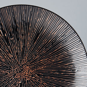 Round Plate Bronze Converging 29cm · €35 · CURATED BY EYEDS