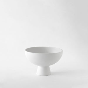 Open image in slideshow, Medium Bowl Strøm Earthenware · €64 · RAAWII | CURATED BY EYEDS
