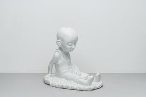Open image in slideshow, Cloud Dancer Uncanny puppet to power Candleholder by Michael Kvium · €670 · RAAWII | CURATED BY EYEDS
