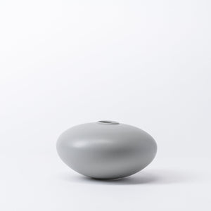 Open image in slideshow, Vase 02 Small ALEV Earthenware · €67.5 · RAAWII | CURATED BY EYEDS
